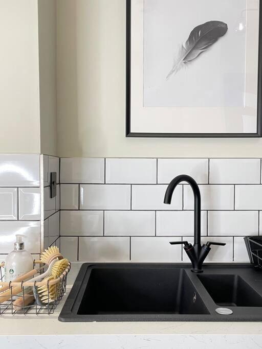 New Luxury For 2024 - Central Plymouth House - Sleeps 10 - Access To Plymouth Town - Close To The Barbican - Pets Welcome - Parking Available - By Luxe Living By Sophia Extérieur photo