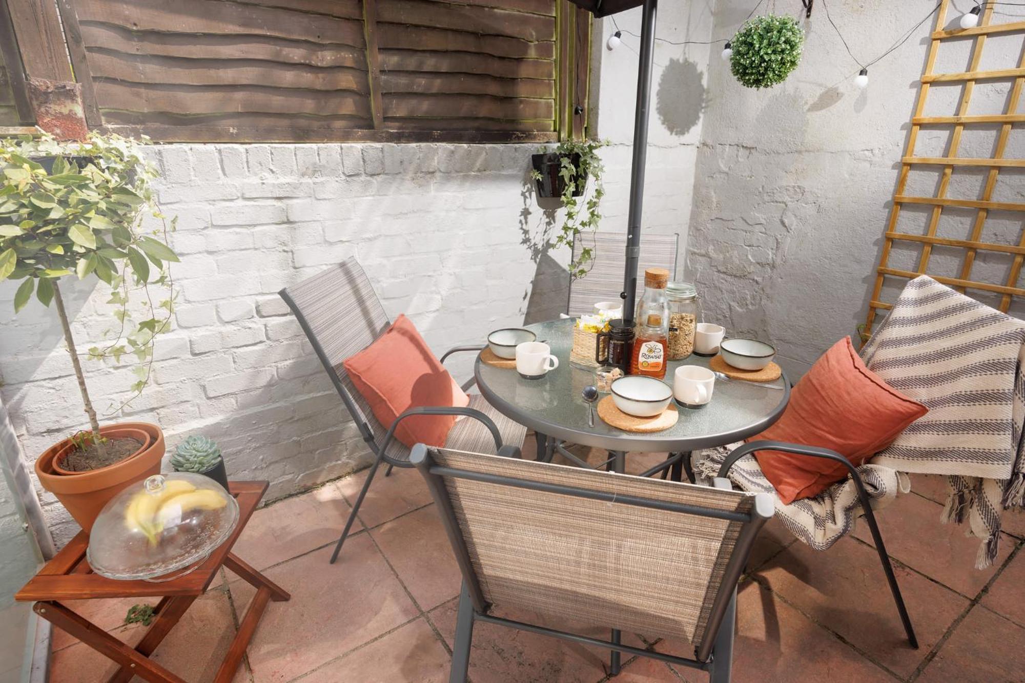 New Luxury For 2024 - Central Plymouth House - Sleeps 10 - Access To Plymouth Town - Close To The Barbican - Pets Welcome - Parking Available - By Luxe Living By Sophia Extérieur photo