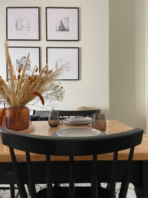 New Luxury For 2024 - Central Plymouth House - Sleeps 10 - Access To Plymouth Town - Close To The Barbican - Pets Welcome - Parking Available - By Luxe Living By Sophia Extérieur photo