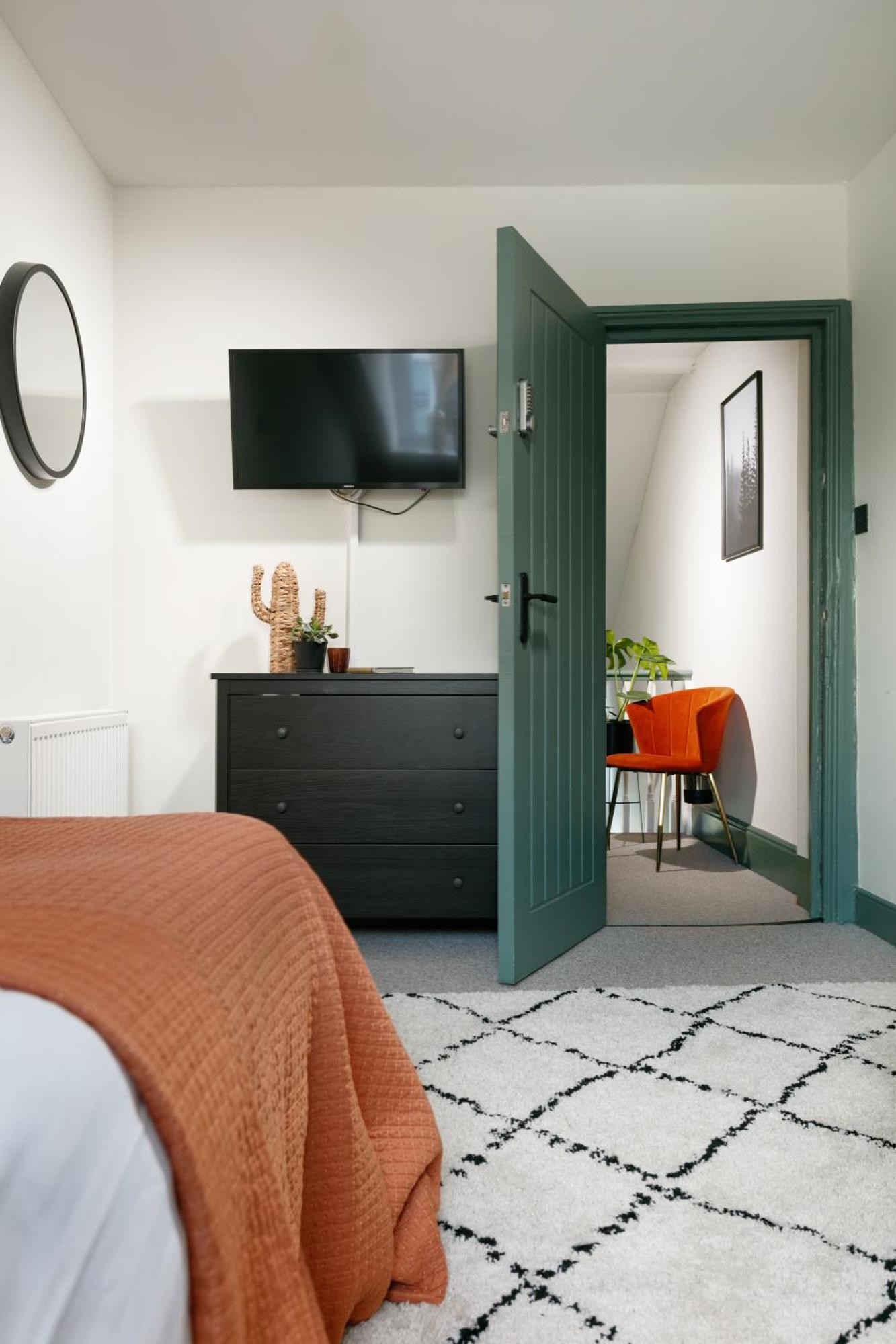 New Luxury For 2024 - Central Plymouth House - Sleeps 10 - Access To Plymouth Town - Close To The Barbican - Pets Welcome - Parking Available - By Luxe Living By Sophia Extérieur photo