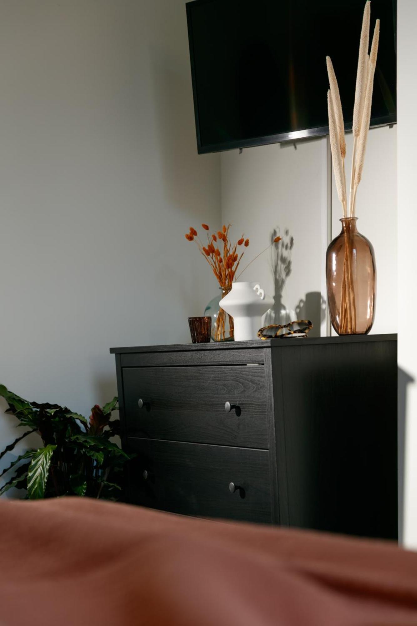 New Luxury For 2024 - Central Plymouth House - Sleeps 10 - Access To Plymouth Town - Close To The Barbican - Pets Welcome - Parking Available - By Luxe Living By Sophia Extérieur photo