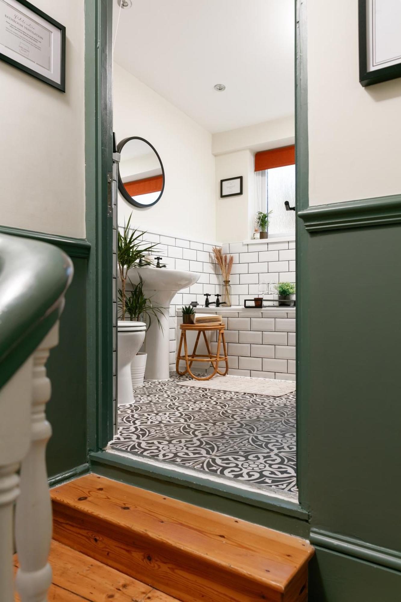 New Luxury For 2024 - Central Plymouth House - Sleeps 10 - Access To Plymouth Town - Close To The Barbican - Pets Welcome - Parking Available - By Luxe Living By Sophia Extérieur photo