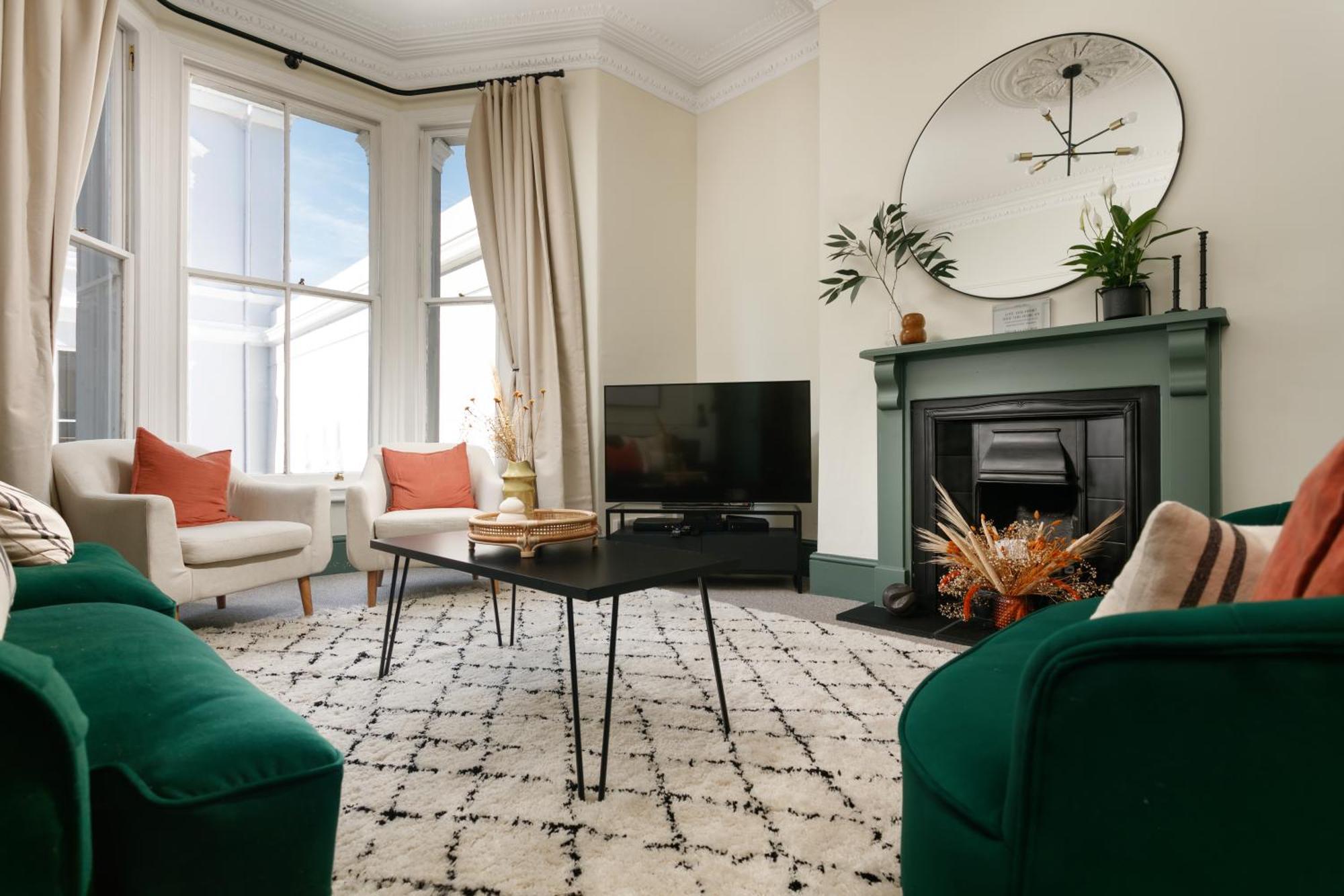 New Luxury For 2024 - Central Plymouth House - Sleeps 10 - Access To Plymouth Town - Close To The Barbican - Pets Welcome - Parking Available - By Luxe Living By Sophia Extérieur photo