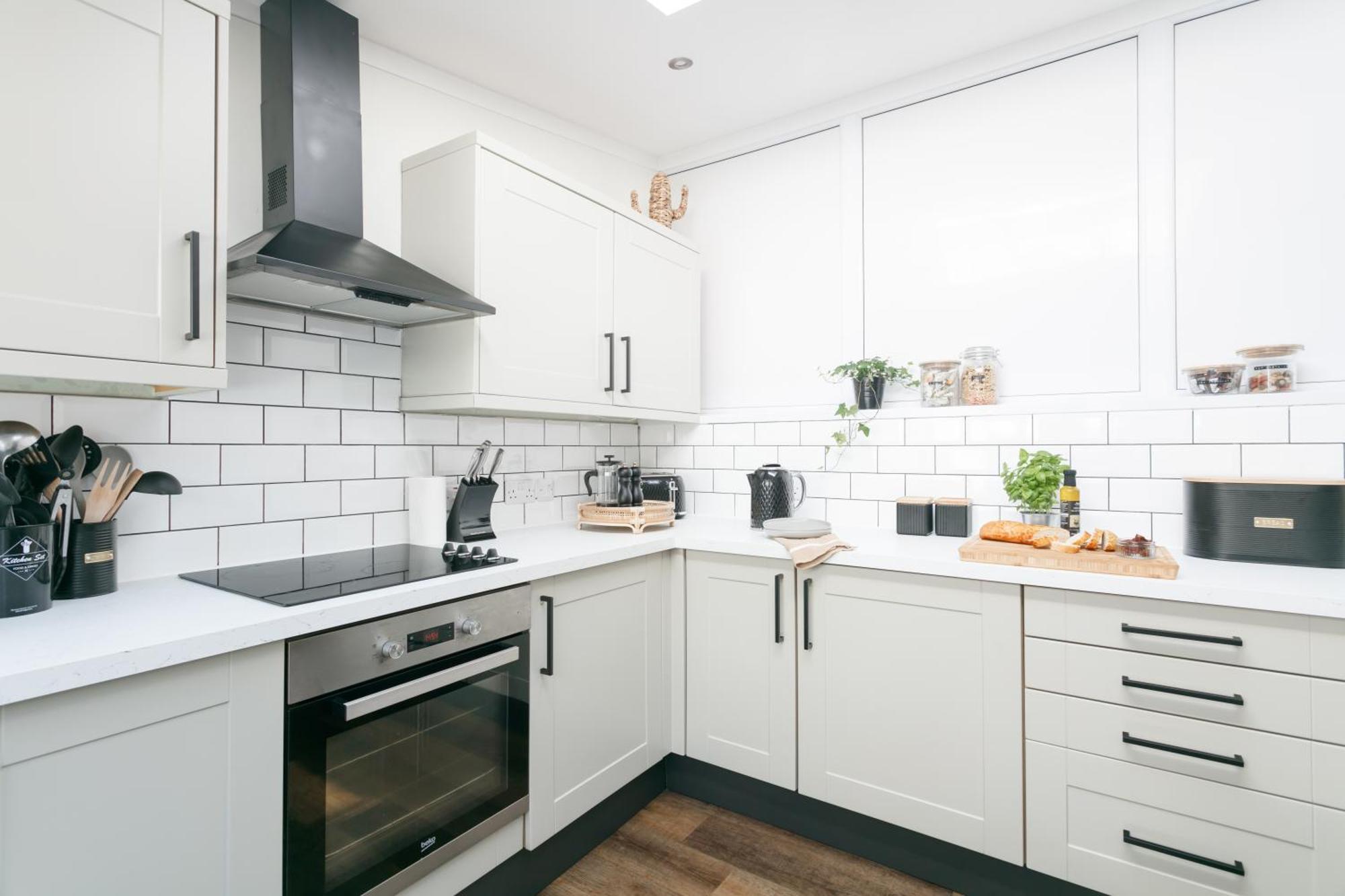 New Luxury For 2024 - Central Plymouth House - Sleeps 10 - Access To Plymouth Town - Close To The Barbican - Pets Welcome - Parking Available - By Luxe Living By Sophia Extérieur photo
