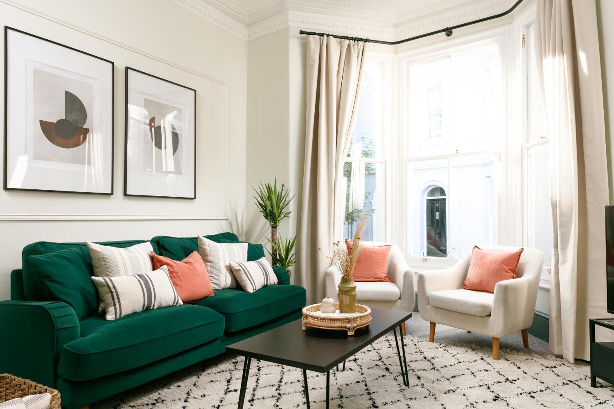 New Luxury For 2024 - Central Plymouth House - Sleeps 10 - Access To Plymouth Town - Close To The Barbican - Pets Welcome - Parking Available - By Luxe Living By Sophia Extérieur photo