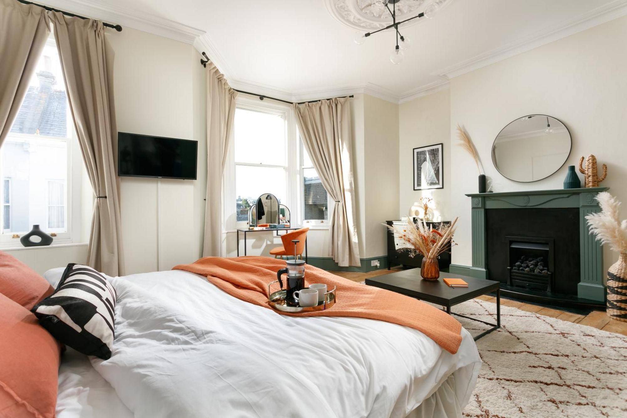 New Luxury For 2024 - Central Plymouth House - Sleeps 10 - Access To Plymouth Town - Close To The Barbican - Pets Welcome - Parking Available - By Luxe Living By Sophia Extérieur photo